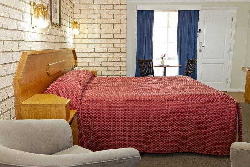 Hilltops Retreat Motor Inn Young Zimmer foto